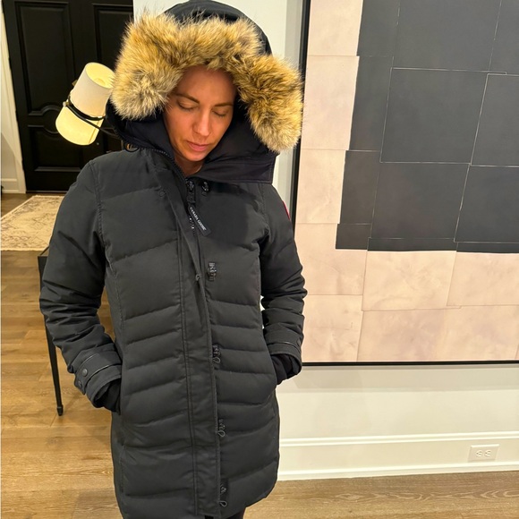 Woman’s Canada Goose Jacket - Picture 3 of 6